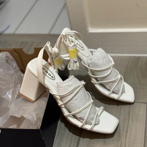 SCOOP White straps block heel sandal 9.5